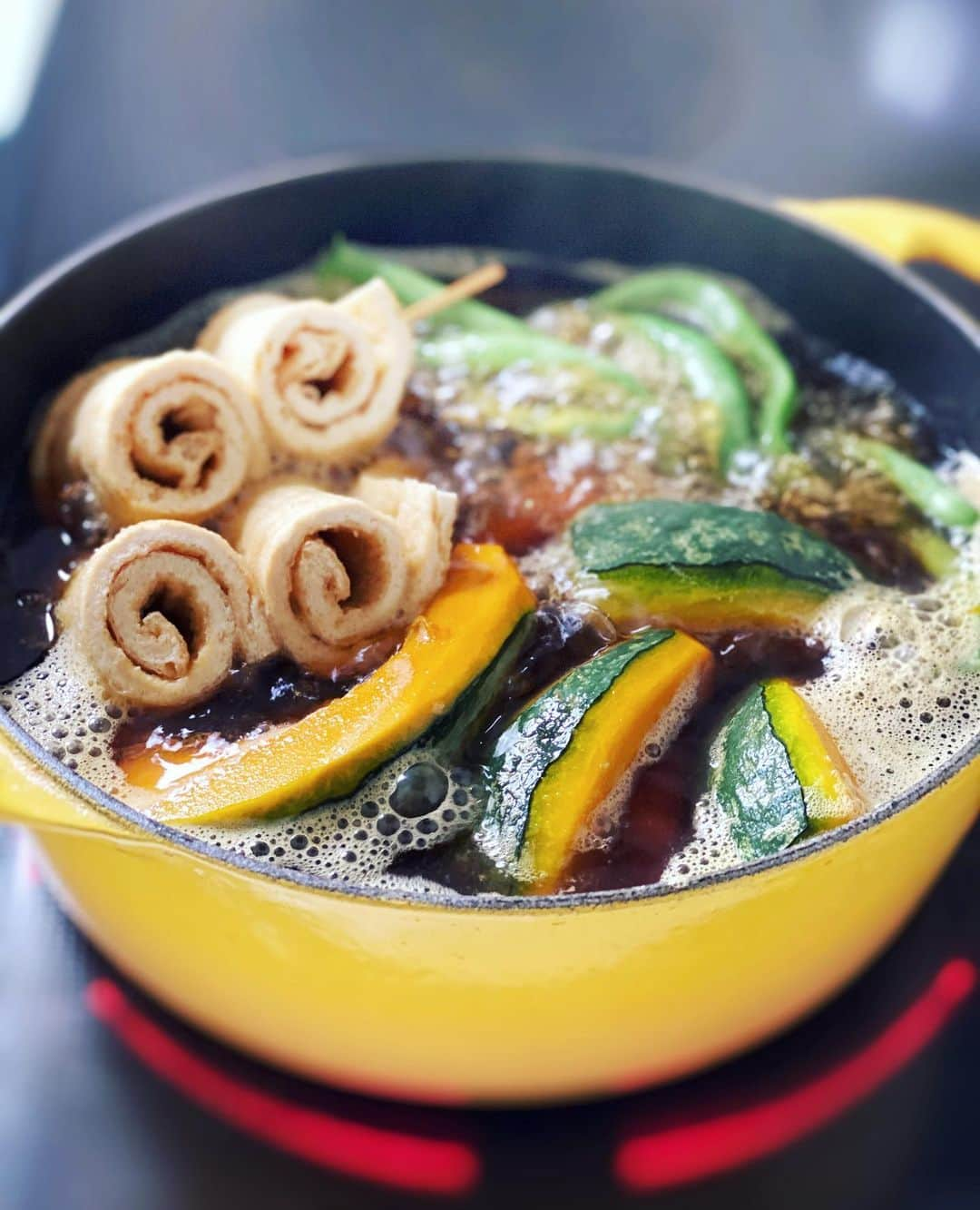 Chinamiさんのインスタグラム写真 - (ChinamiInstagram)「Simmered Kabocha Squash with deep-fried tofu and kidney beans #vegetables #foodstagram #japanesefood #pumpkin  かぼちゃ薄揚げインゲンの煮物 . ほんとはね、ほんとはね、このお料理についても 書きたいことだらけなんだ。 でも読みたい本が待ってるので さようなら〜👋🏻 😂🙏🏻 . #とりあえずポスト #かぼちゃ　#野菜 #煮物」6月29日 21時23分 - chinamiphoto