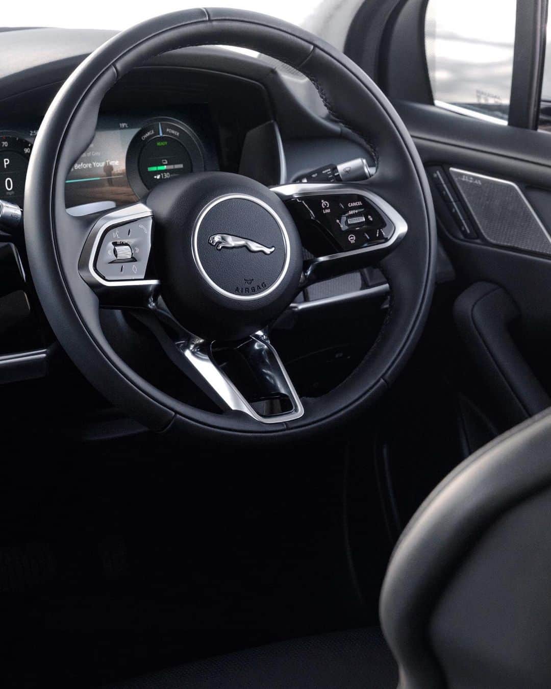 Jaguarさんのインスタグラム写真 - (JaguarInstagram)「Introducing #PiviPro, the new 12.3-inch #Jaguar #IPACE infotainment system. Inspired by smartphones, it offers haptic rotary controllers matched to crisp graphics - with a powerful processor and fast start-up ensuring the system is ready to go by the time you’re in the driving seat.  #Electric #EV #Premium #Luxury #Performance #SUV #AWD #ElectricCars #Technology #CarsofInstagram」6月29日 21時29分 - jaguar