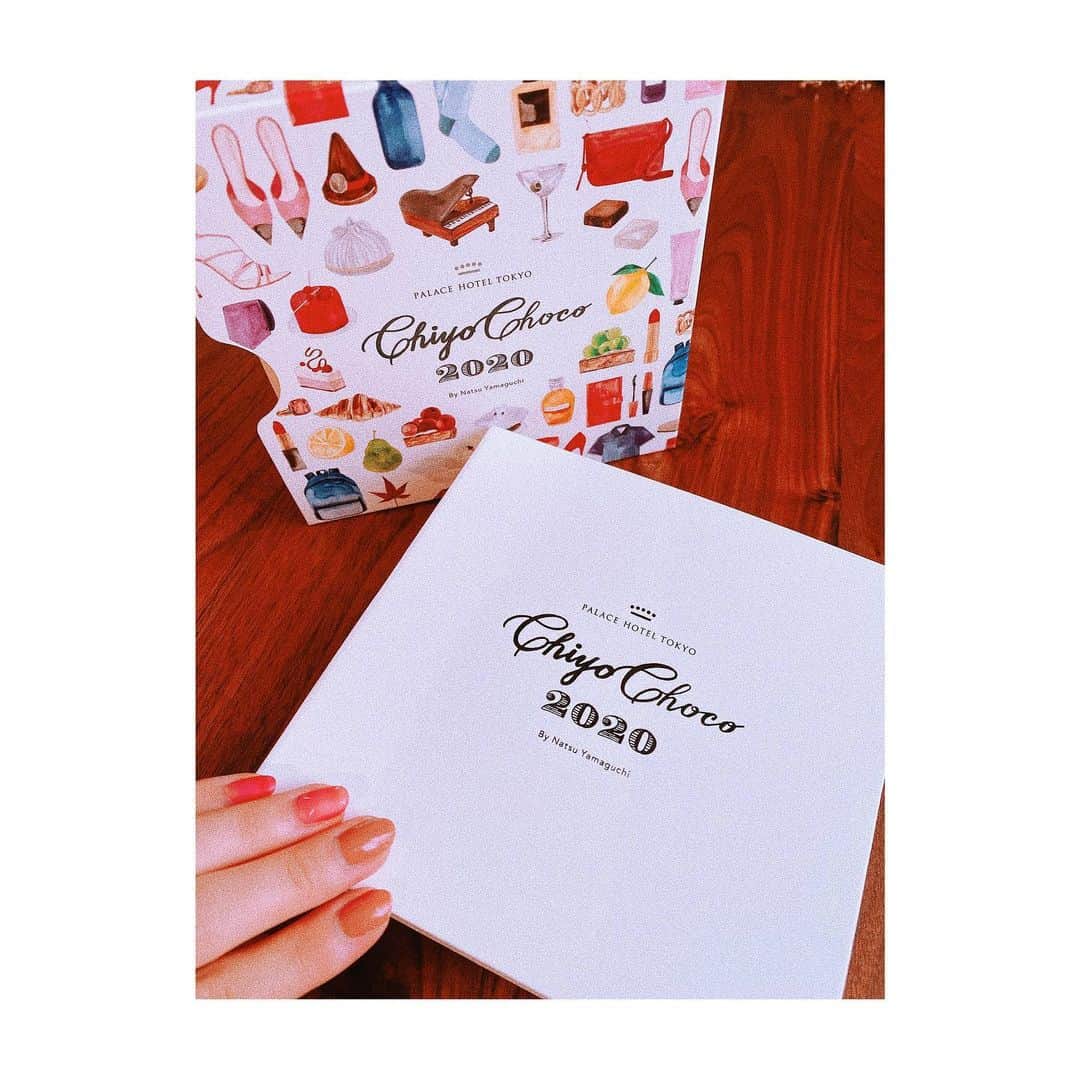 平祐奈さんのインスタグラム写真 - (平祐奈Instagram)「💐 お花にJoMALONEにチョコレート。。。 今日は大好きなスタッフさん達に大好きな物を 沢山頂いた日でした。 ありがとうございます☺︎ ずっとずっと笑って居られる素敵なチームなんだぁ、、、♡ #yunatube」6月29日 21時28分 - yunataira_official
