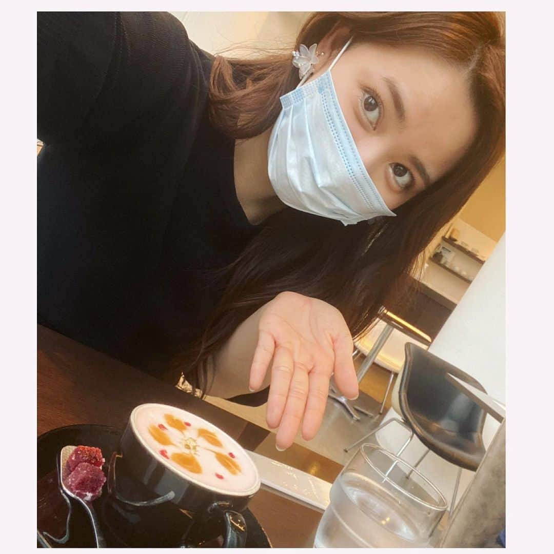 谷藤博美さんのインスタグラム写真 - (谷藤博美Instagram)「この数ヶ月  ラテアートもどきを  家で作って楽しんでいたのですが  プロの入れるラテには  見た目も美味しさも叶いません🥰  可愛くて幸せ気分になりました♪  大通りビッセ二階にある  徳光珈琲カフェの ベリーラテ🍓ほんのり甘くて  ほんのりピンク色  花が咲いているみたいですよね  優しい甘さで美味しかったです。  #谷藤博美　#アナウンサー　#ラテアート　#tokumitsucoffee #癒し　#札幌カフェ　#sapporo #sapporocafe  #美味しいものに癒される　#最後は同期から雑だと定評のある私のラテアート笑　#ねずこちゃん #鬼滅の刃 #集中力がもちません　#自分が飲むから良いのです」6月29日 21時30分 - tanifuji_63