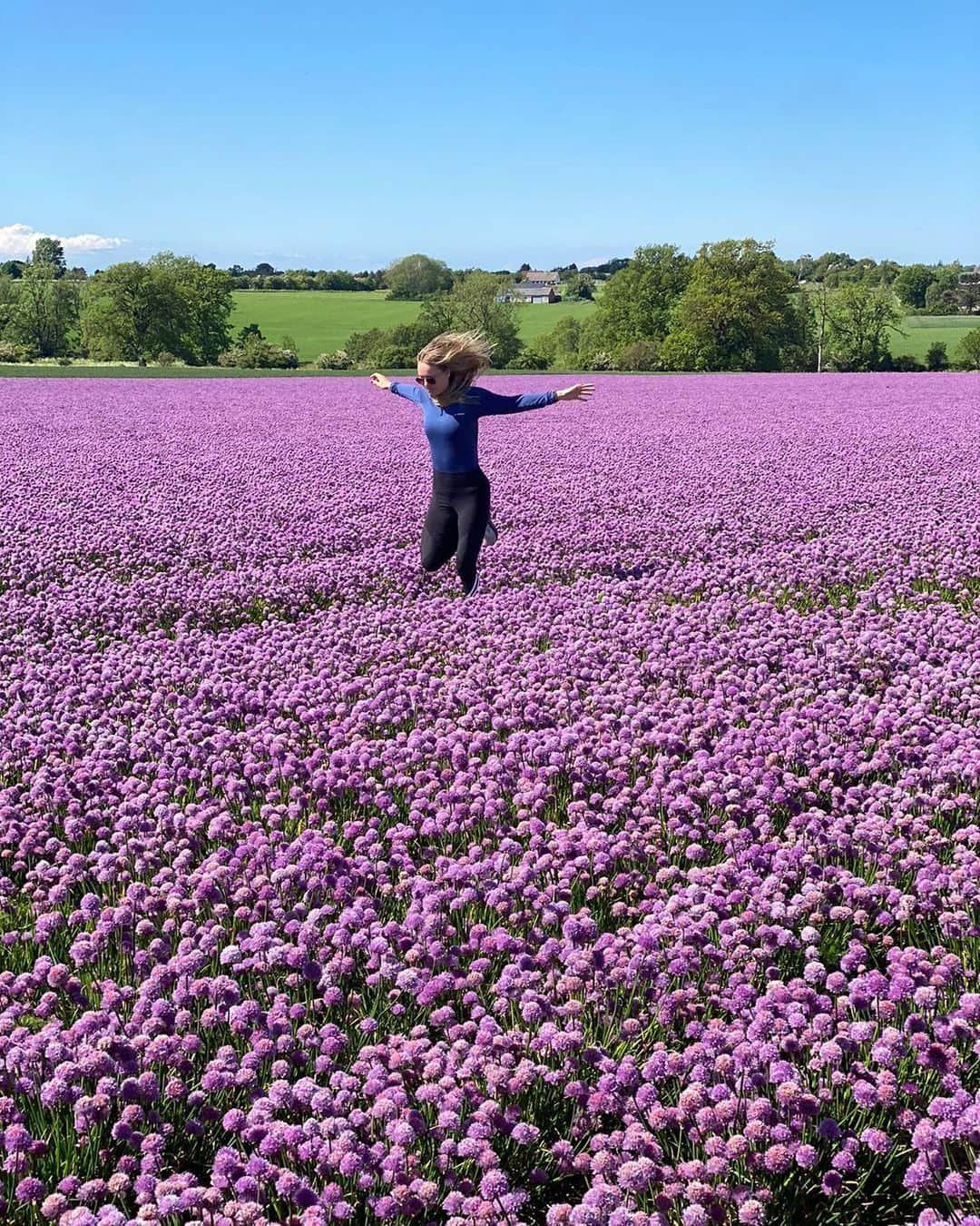 CarolineWozniackiさんのインスタグラム写真 - (CarolineWozniackiInstagram)「Happy in my nature(al) element ☺️💃🏼🌸 #nature」6月29日 21時38分 - carowozniacki