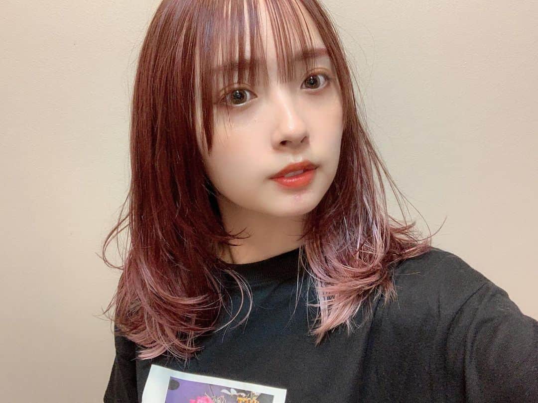 加藤愛永さんのインスタグラム写真 加藤愛永instagram 赤髪室内で見るとこのくらい まだこの髪色で撮影してないから楽しみ 今日の編集終わったら撮る ウルフもどき 赤髪 チェリーブラウン 今日の動画は茶髪です 6月29日 21時41分 Kyato39