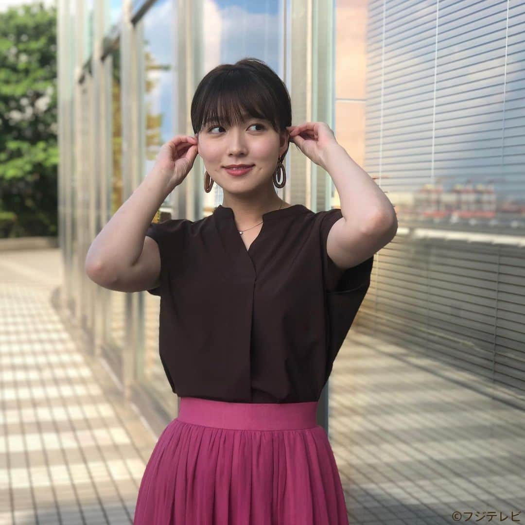 フジテレビ「めざましテレビ」さんのインスタグラム写真 - (フジテレビ「めざましテレビ」Instagram)「6月29日（月） ・ ファッション雑誌CanCamとコラボした お天気コーナー「きょう何着て行く？」 阿部華也子ちゃんの毎日のコーデを紹介♪ ・ 【きょうのコーデ】 ブラウス→#MEWSREFINEDCLOTHES 4900円 スカート→#ノーク 1万3000円 靴→#ダイアナ 1万4500円 ピアス→#アネモネ 2200 ・ 【コーデのポイント】 ベリーピンクのフレアスカートで夏らしく🏖 鮮やかな色を着るときはシンプルデザインのものを選ぶと大人顔に着こなせます👠 ダークブラウンのブラウスでさらに上品な雰囲気に仕上げましょう🙆🏻‍♀️ ・ #めざましテレビ #きょう何着て行く？ #阿部華也子 #今日のコーデ#コーデ #CanCam #今日のファッション#ootd #きょう何着て行く？は月〜金朝6時22分ごろ放送！」6月29日 21時51分 - mezamashi.tv