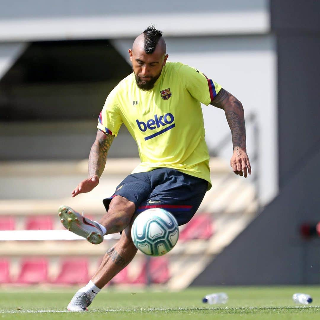 アルトゥーロ・ビダルさんのインスタグラム写真 - (アルトゥーロ・ビダルInstagram)「💙❤️🔥💪🏽⚽️👑」6月29日 21時51分 - kingarturo23oficial