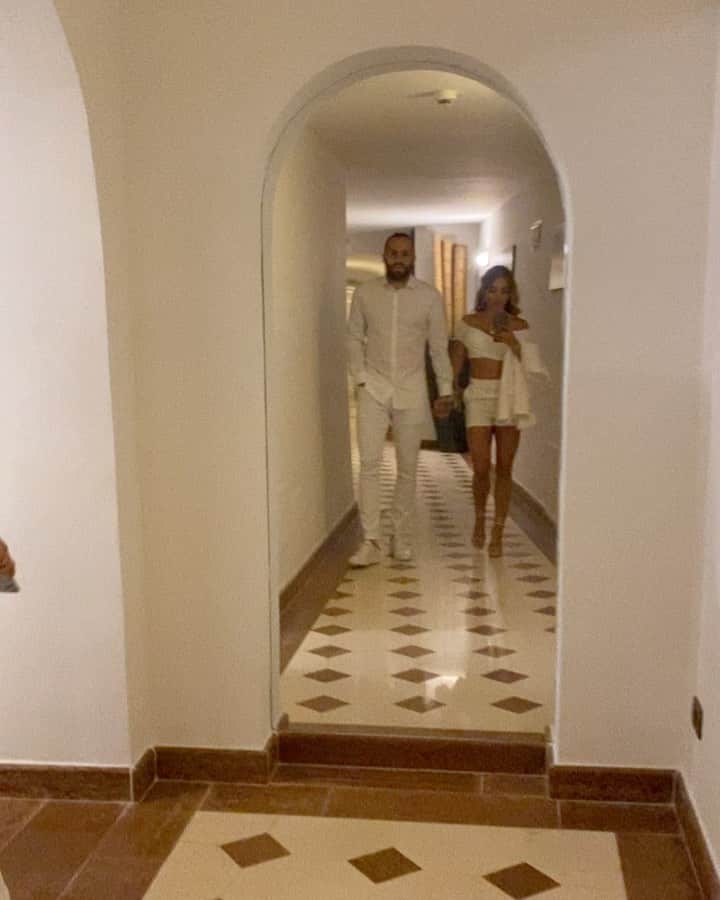 ジェシカ・スターリングのインスタグラム：「BLANCO🤍 Mi favorito!! FELIZ INICIO DE SEMANA🌟 #totalwhite」