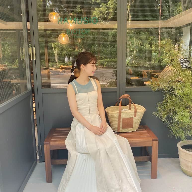 のインスタグラム：「.﻿ .﻿ もう夏っぽいね🌻早く梅雨明けてほしい〜〜﻿ .﻿ .﻿ .﻿ .﻿ .﻿ .﻿ .﻿ .﻿ .﻿ .﻿ .﻿ .﻿ .﻿ .﻿ .﻿ .﻿ .﻿ ﻿ #casafline#dresscode#studious#rloewe#loewebag#fashion#fashiongram#fukuokacafe#biotop#ootdfashion#instagoodday#outfitoftheday」