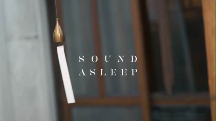 チョンギゴのインスタグラム：「카일 감독님과 함께 한 SOUND ASLEEP - 정기고 "warm" 라이브영상이 6월 30일 지니뮤직을 통해 공개 됩니다. 많이 기대해주세요! #웖 💙」