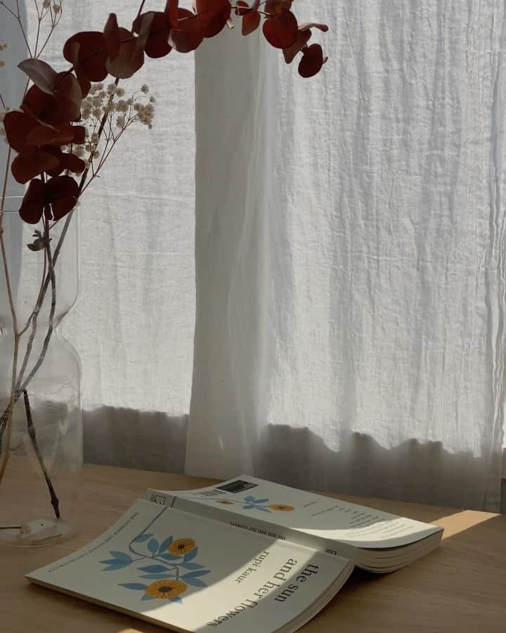 のインスタグラム：「In the spirit of reflection and community, we spoke with a few friends to learn what they’ve been reflecting on and their plans for moving forward. Next up, @brittanybathgate . ⠀⠀⠀⠀⠀⠀⠀⠀⠀ "Chasing sunsets on a bike, setting up a picnic in the garden, watching the summer breeze sway through the curtains; there's a feeling of nostalgia in these simple pleasures. They sometimes remind me of school holidays in my early teens, moments that I would have taken for granted back then, but now use as a reminder to slow down and enjoy the present."」