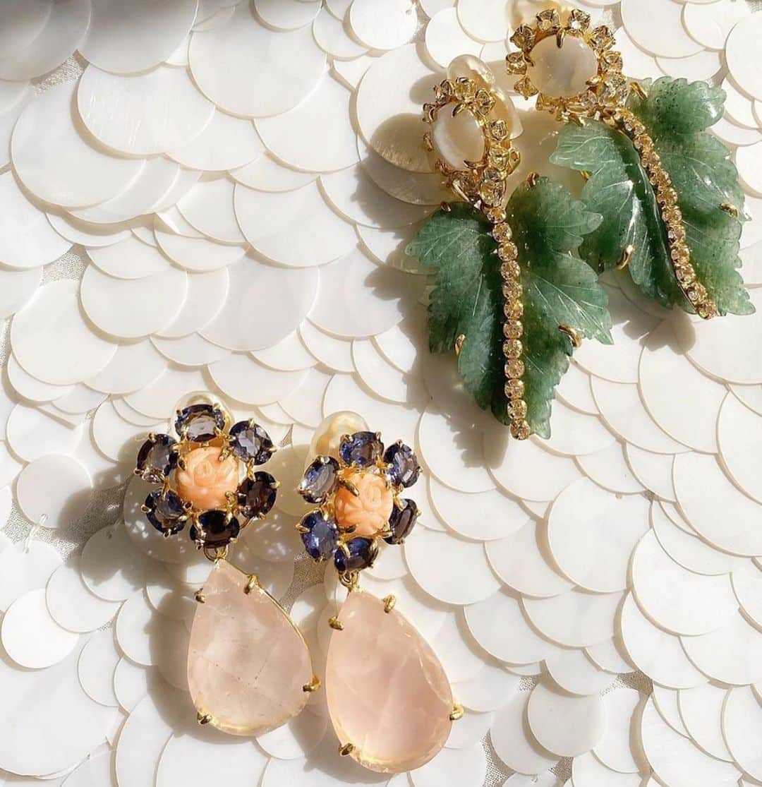 バウンキットさんのインスタグラム写真 - (バウンキットInstagram)「Did you know that with these two earrings you can have 6 different combinations? .  #interchangeable #mixandmatch #traveljewelry #makeyourstatement #trends #everchangingjewelry」6月29日 21時59分 - bounkitnyc