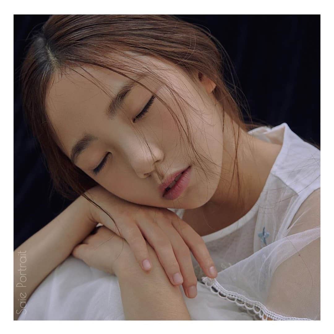 ウンチェのインスタグラム：「. 오늘따라 빗소리가 듣기 좋네요🌧 모두 #굿잠 하세요 -」