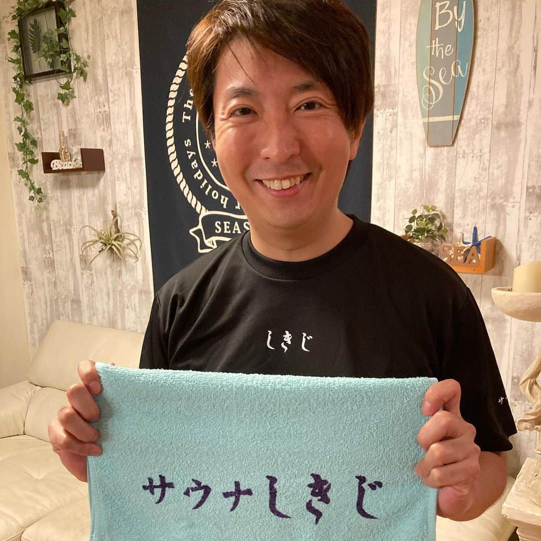 有村昆さんのインスタグラム写真 - (有村昆Instagram)「‪うおおー‬ ‪#サウナイキタイ！‬ ‪最近も #サウナ に時間が空けば行っている❗️‬ ‪今日は静岡の　#しきじ‬ ‪のサウナに行きたすぎて‬ ‪Tシャツだけでも着てみた。‬ ‪まさに天然水の‬ ‪水風呂が奇跡❗️‬ ‪#サウナティーーク❗️‬ ‪サウナ大好き‬ ‪#有村昆　#シネマラボ ‬ ‪https://www.youtube.com/channel/UCDEwkjA9CX40IZbgiLPWkMg‬」6月29日 22時02分 - kon_arimura