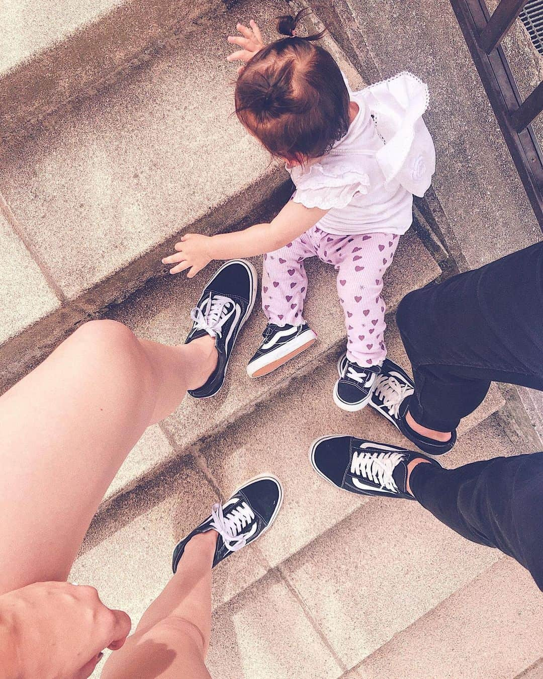 七菜香さんのインスタグラム写真 - (七菜香Instagram)「matching shoes♡ ・ 三人でお揃いの靴はいて出かけるの 小さな夢だったんだあ〜💋 娘ちゃん、すでに13cmのBig 👣😂😂 ・ ・ ・ ・ ・ ・ ・ #family #familyphoto #dayoff #mom #momlife #momanddaughter #1yearsold #matchingshoes #vans #ınstagood #女の子ベビー #女の子ママ #1歳 #家族コーデ #休日 #赤ちゃんのいる暮らし #👨‍👩‍👧」6月29日 22時08分 - nanaka0118