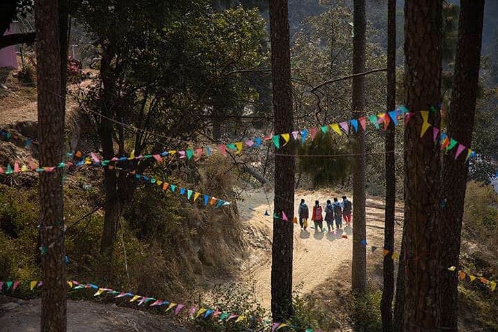 CANON USAさんのインスタグラム写真 - (CANON USAInstagram)「#BehindTheShot with #CanonExplorerOfLight @stephsinclairpix | “Girls walk home from school in the Kagati Village in Nepal, where I have worked since 2007, when I first began documenting the issue of child marriage. Thanks to @CanonUSA’s continued support, the nonprofit I founded on the issue, @TooYoungtoWed, provides scholarships to students vulnerable to the practice globally." . Camera: #Canon EOS R Lens: EF 24-105mm f/4L IS USM Aperture: f/4 ISO: 160 Shutter Speed: 1/640 sec Focal Length: 105mm」6月29日 22時11分 - canonusa