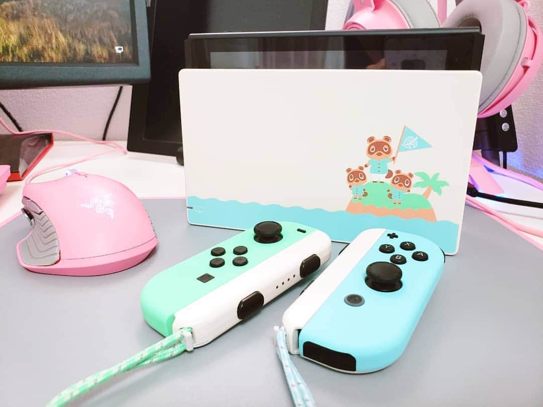 葉山いくみのインスタグラム：「あつ森同梱版Switchがやっと手に入ったー！！ かわいい～！！😆💕💕」