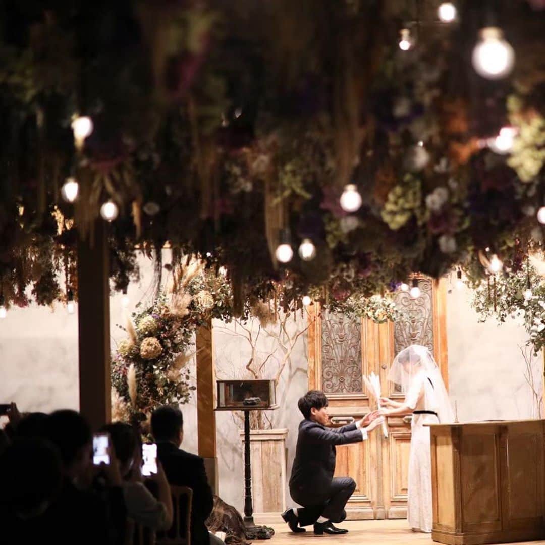 Ruban Weddingさんのインスタグラム写真 - (Ruban WeddingInstagram)「コロナでしばらく延期になっていたご結婚式。﻿ ﻿ Rubanでは7月から、また結婚式がスタートします。﻿ ﻿ この日をどれほど待ち望んでいたでしょうか。﻿ ﻿ 今まで当たり前のように週末が来れば結婚式のお手伝いをさせて頂いていた私たち。﻿ ﻿ こんなにも長い期間結婚式が無いという状況を体験したのは、Rubanオープン以来初めての経験でした。﻿ ﻿ この状況下、オンライン結婚式も増えました。﻿ ﻿ 会いたい人に会うための選択肢はたくさんあります。﻿ その中にオンラインという選択肢が増え、それを選択できる時代に生まれた私たちは、とても恵まれているのでしょう。﻿ ﻿ ですがそれと同時に、実際に会ってこそ伝わる温度感、熱量、感情表現があるという事を知るきっかけにもなりました。﻿ ﻿ 一生に一度の結婚式。﻿ ﻿ まずは7月に結婚式を挙げられる新郎新婦の為に、スタッフ一同全力を尽くしたいと思っています。﻿ ﻿ 「今、結婚式を挙げられて良かった」﻿ ﻿ そう言って頂けるように、様々な対策をとって決行します。﻿ ﻿ 沢山の笑顔と感動の涙が溢れる1日となりますように。﻿ ﻿ ﻿ ﻿ -------------------------------------------﻿ ﻿ 式場見学のご予約はWEBサイトorお電話にて🌿﻿ 📞087-873-2292﻿ DMからのご質問もお受けしております！﻿ ﻿ お気軽にご相談下さいませ！ ﻿ 結婚式場 Ruban-リュバン-﻿ ﻿ 定休日：毎週火曜、水曜（祝日を除く）﻿ 営業時間：10:00〜19:00﻿ ﻿ -------------------------------------------﻿ ﻿ ﻿ #rubanwedding#ruban#リュバン#アンティーク#ガーデンウェディング #プレ花嫁#香川県のプレ花嫁さんと繋がりたい#香川県の卒花嫁さんと繋がりたい#日本中の卒花嫁さんと繋がりたい #日本中のプレ花嫁さんと繋がりたい #花嫁会#花嫁diy#ウェディング#結婚式場#weddingnews #高松結婚式場#chainonwedding #marry#marry花嫁#香川#香川県#高松#高松市#フォトウェディング#香川花嫁#高松花嫁#ダーズンローズ#ダーズンローズセレモニー #ダズンローズ」6月29日 22時29分 - rubanwedding
