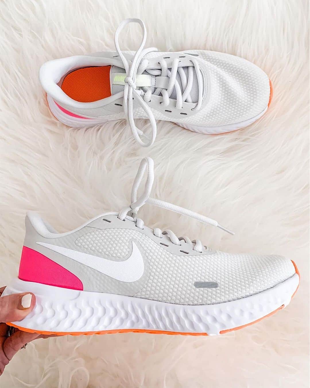 ロック&リパブリックのインスタグラム：「That new sneakers feeling! 🙌Thanks for the Nike inspo, @homedecormomma! #Kohls #mondaymotivation」