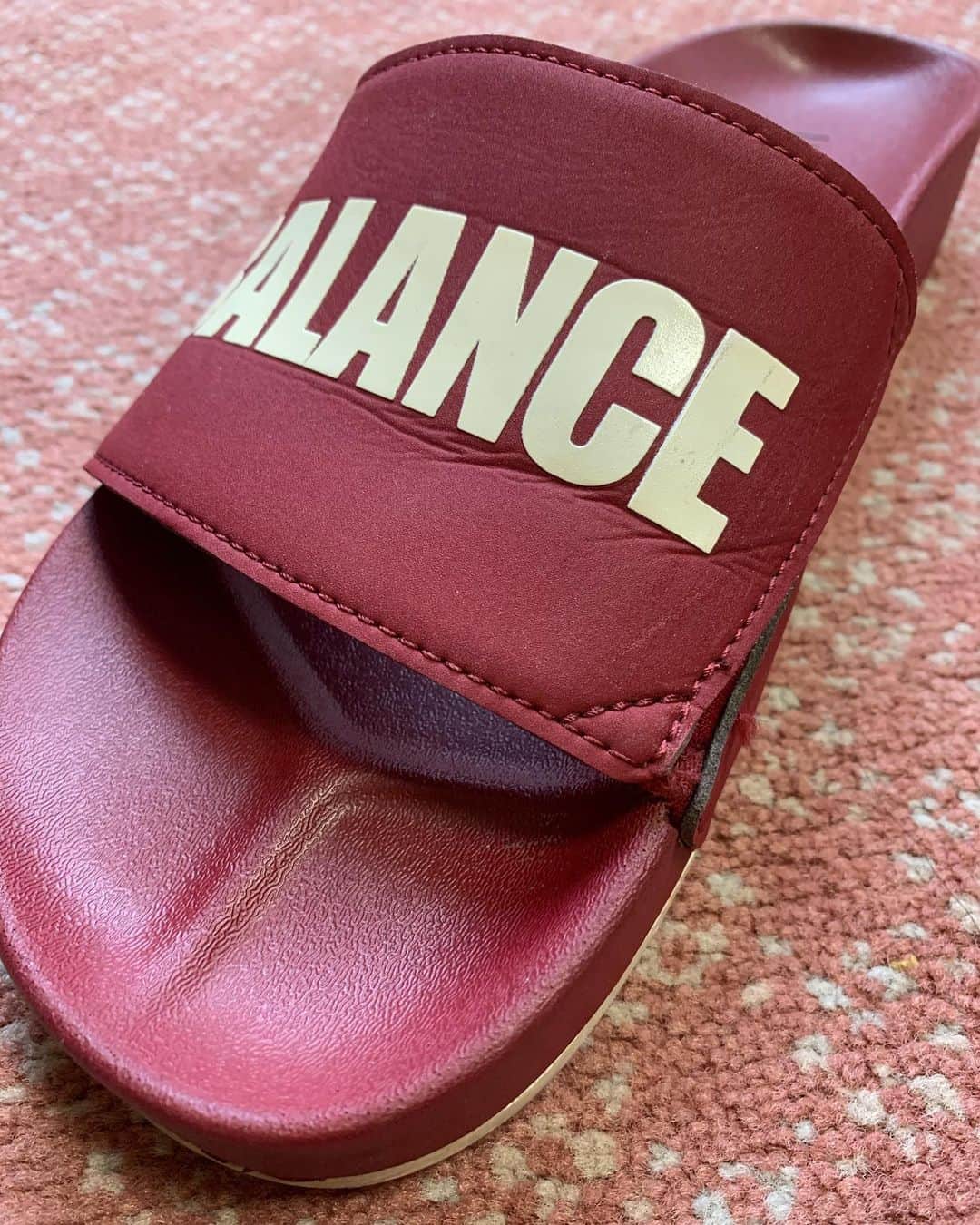 のインスタグラム：「この「BALANCE」の部分が取れたらランチプレートとして使おう。親指部分にポテサラ、人差し指から小指の部分にサラダ、土踏まず部分からカカト部分にかけて白飯と目玉焼きハンバーグや。」