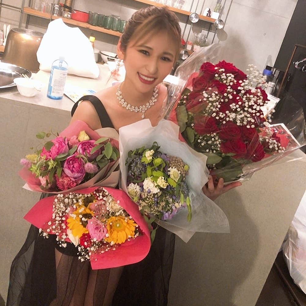 有馬綾香のインスタグラム：「昨日のバースデーオフ会ありまとうございました✨  余韻に浸る間も無く 来週本番の稽古に合流…！！！ 頭パッカーーーンってなってます😭 凄く凄く頑張るし めちゃくちゃ面白いから是非🤣 #メカベス  https://ticket.corich.jp/apply/107657/033/」