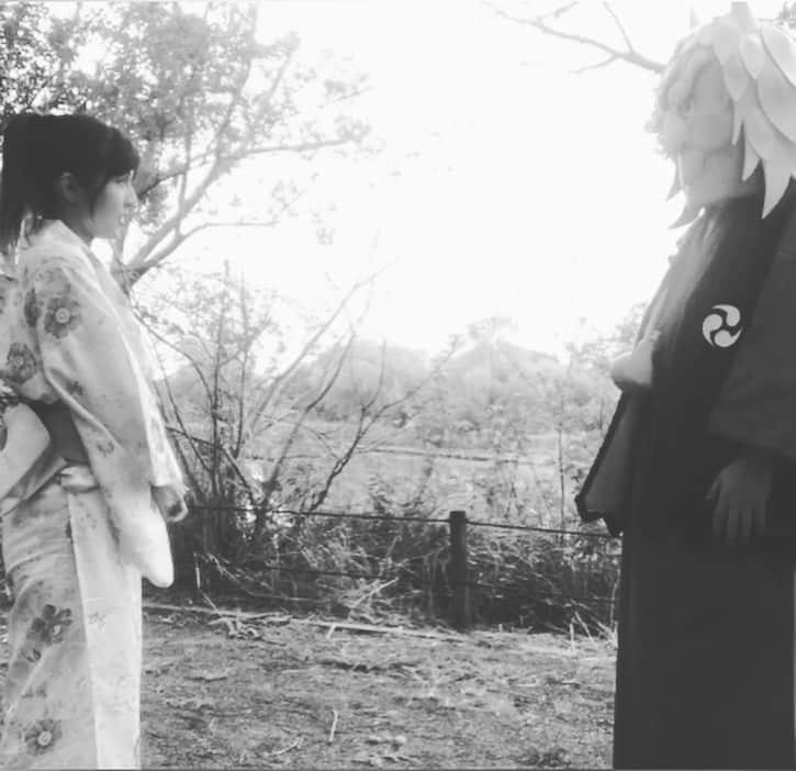 茜結のインスタグラム：「酒呑童子と姫です。  新企画、胸キュン和歌ドラマの撮影風景です。  毎日アップのYouTube 「偉人だって人間だもの。」 そして 「茜結」  二つのチャンネル登録おねがいします❤︎ 偉人だって人間だもの。ゎ  日本史を楽しく学べるYouTube  教科書でゎ学べないおもしろ授業。 某テレビ局プロデューサーが本来の姿であるらしい 酒呑童子で、京から連れ去ってきた茜結とで授業をお届けします💗  #女優  #賞味期限は食べ頃ですグラドル #ミニマム #グラビアアイドル #大人可愛い #maturemodel #urecco #Bitter #グランプリ  #グラビア #1ミリでもいいなと思ったらRT  #フォローしてね #女優 #グラビアアイドル #フォロワー増やしたい #酒呑童子 #日本史 #歴史 #歴史好きな人と繋がりたい #教育動画 #youtuber #YouTube」
