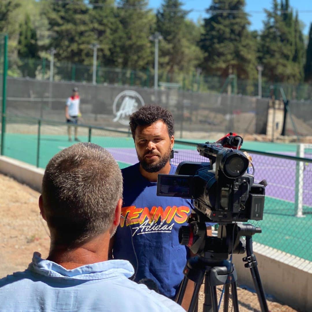 ジョー＝ウィルフリード・ツォンガのインスタグラム：「Follow @allin_tennis_academy to know more 📹 #tsongateam #allinacademy」