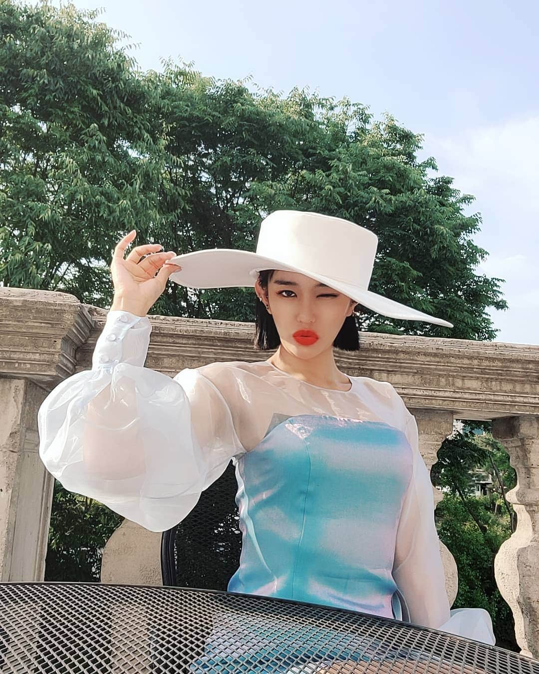 エナ さんのインスタグラム写真 - (エナ Instagram)「뽀라삐빰~~~ . . .  #선미 #보라빛밤 #출격 #dancer #aura #pporappippam」6月29日 22時37分 - eunkyung.shin