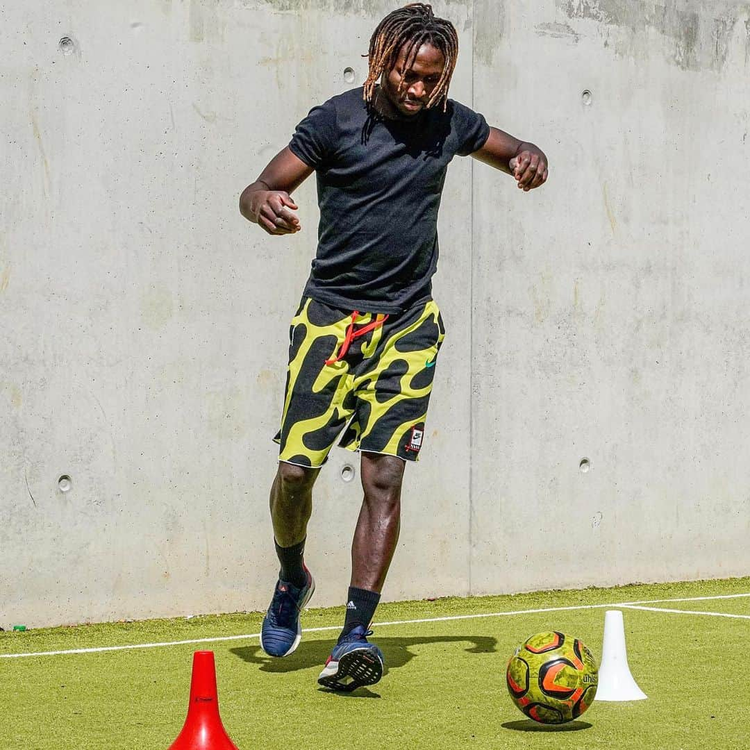 マプ・ヤンガ＝ムビワのインスタグラム：「☀️⚽️📸 @lugier_prepaphysique  #training #football」