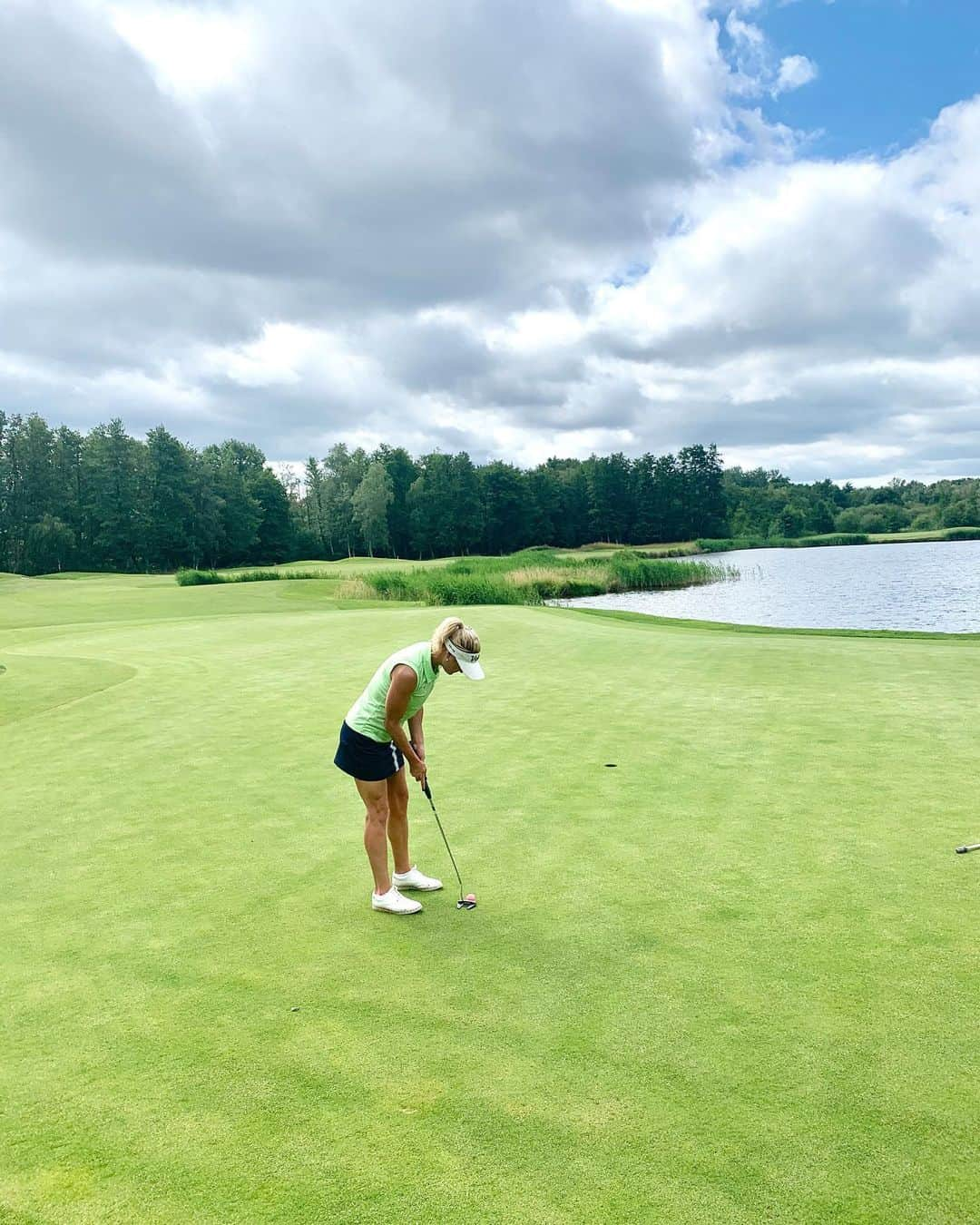 カーリー・ブースさんのインスタグラム写真 - (カーリー・ブースInstagram)「Hands down one of my favourites I have ever played. 👌so nice to be back and see how much the club has grown. Until next time ❤️⛳️ @lesbordesgolf 🙏 #golf #golfclub #golfswing #france #lesbordes」6月29日 22時39分 - carlyabooth