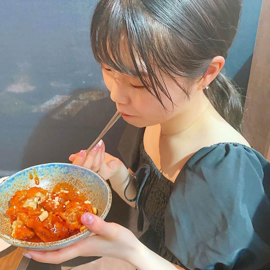 出口結菜さんのインスタグラム写真 - (出口結菜Instagram)「《🐙#難波　#86 #haruharu》﻿ ﻿ 🇰🇷選べる韓国グルメ食べ放題（¥2480）﻿ ﻿ ﻿ 難波にある韓国料理店！！﻿ ﻿ ﻿ 友達に教えてもらって行ったんやけど﻿ 食べ放題のセットを頼みました🤤🤤🤤﻿ ﻿ ﻿ チーズタッカルビ﻿ パネチキン﻿ プデチゲ﻿ サムギョプサル﻿ ﻿ の中から1つメイン料理を選べて、﻿ 私はチーズタッカルビにしました🧀🥰﻿ ﻿ ﻿ ﻿ ﻿ チーズタッカルビの中の﻿ おかずは何回でもお代わりし放題😳♥️😳💛﻿ ﻿ ﻿ ﻿ ﻿ ﻿ サイドメニューも、1皿終わるとまた頼めたり、、﻿ ﻿ ﻿ めっちゃ贅沢でした😎﻿ ﻿ ﻿ チーズタッカルビは﻿ トッポギ、玉ねぎと、キムチ﻿ なんといっても大きい鶏肉を永遠におかわり💓﻿ ﻿ ﻿ チーズも何回でも追加できるんです🥺♥️﻿ ﻿ ﻿ ごま油をつけてチーズをつけるチーズタッカルビを食べたのが初めてやってんけど是非ごま油をつけて欲しい！！！﻿ ﻿ 風味がすごすぎた😭﻿ ﻿ ﻿ ﻿ ﻿ サイドメニューは﻿ 豚バラチヂミが美味しすぎた🤩﻿ ﻿ あとチョレギサラダとヤンニョムチキン✌️﻿ ﻿ ﻿ ﻿ ほんまにたくさんの種類の料理があって、﻿ 選ばれへんんんんんんん！！！😖😖😖﻿ ﻿ ﻿ でも選ぶのも楽しいし、﻿ お腹はち切れるかと思いました。笑﻿ ﻿ ﻿ 土日は＋500円やから平日に行くのもオススメ！（平日はもう1つ安いコースもある！） ﻿ 誕生日ケーキも予約できるみたい！﻿ ﻿ NMB48の劇場からも近いし、﻿ 是非行ってみてねん♥️♥️﻿ ﻿ ﻿ ﻿ \昼ごはん抜いくレベルでお腹減らしていくべし😳/﻿ ﻿ ﻿ _____________________________________________________﻿ ﻿ ❤️大阪市中央区難波3丁目2-35億兆ビル2F﻿ 💗難波駅から🚶‍♀️5分﻿ 💛17時〜24時﻿ 💚不定休﻿ 💙個室あり﻿ 🤍ワンドリンク制or飲み放題﻿ _____________________________________________________﻿ ﻿ ﻿ #ハルハル #チーズタッカルビ #食べ放題 #韓国料理 #🇰🇷 #難波ディナー #サムギョプサル #関西 #osaka  #namba  #なんば #難波グルメ #韓国料理食べ放題 #チーズ #🧀 #ヤンニョムチキン #チヂミ #大好き #♥️ #肉バル #個室 #お腹いっぱい #🤤 #yummy #instagood #instafood #ラビグルメ」6月29日 22時51分 - yui_laby0622