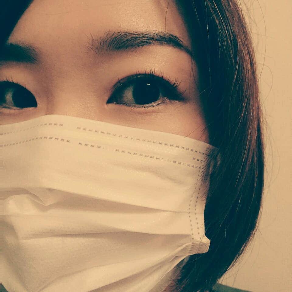 村田千鶴さんのインスタグラム写真 - (村田千鶴Instagram)「まつえくしたよ。  フラットスプリットのゴージャス💎  目頭から目尻まで長さ違うんよ～  #目元から漂うゴージャス感 #この角度で見たらフサフサ #あまりにフッサフサじゃけん #相方にらくだみたいって言われたよ #褒められとるんかな🐫 #何コブらくだじゃろ  朝まで韓国ドラマ見て号泣して、目がパンパンだったのバレてないかな😝  帰ってから続き見てまた泣いて１本取れたの謝りたい🙏  #マツエク #フラットスプリット #ゴージャス #LUSH #広島  #このみ #村田千鶴」6月29日 22時52分 - muratachizuru