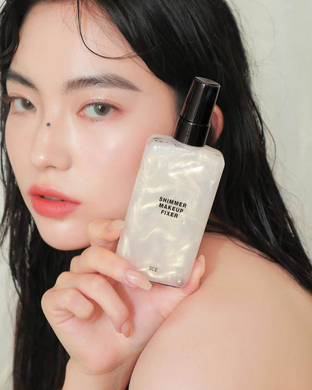 3CE Official Instagramさんのインスタグラム写真 - (3CE Official InstagramInstagram)「3CE CLEAR LAYER EDITION 3CE SHIMMER MAKEUP FIXER 방금 메이크업 한 듯 오랜시간 유지시켜주는 은은 촉촉 광채, 쉬머 메이크업 픽서✨ - Mysterious shimmering fixer for long-lasting makeup✨ #3CE #3CECLEARLAYER #3CECLEARLAYEREDITION」6月29日 23時16分 - 3ce_official