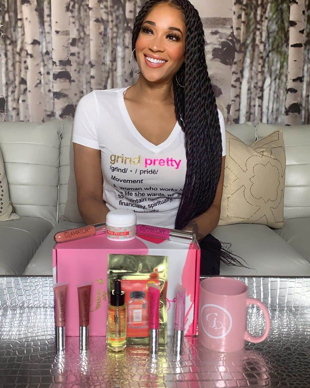 ミミ・ファウストさんのインスタグラム写真 - (ミミ・ファウストInstagram)「“If you are a female entrepreneur or want to support other Black Owned businesses, go check out @grindpretty! Created by Mua and girl boss @mimijonline! Let’s support! #grindpretty” #blackbusinessowner 🌸 🙏🏽」6月29日 23時16分 - mimifaust