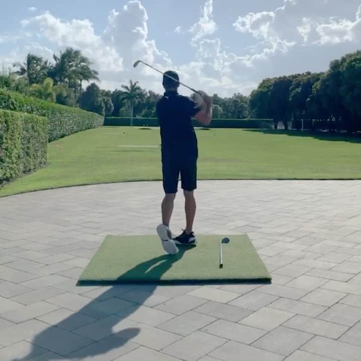 リッキー・ファウラーのインスタグラム：「Join @RocketMortgage and I this year as #ShotForHeroes goes digital. I’m going righty and lefty for all our incredible frontline workers! Share yours this week by tagging @rocketmortgage & #ShotForHeroes」