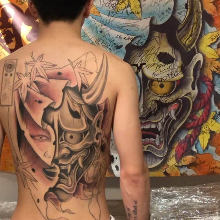 彫師美漸のインスタグラム：「美漸般若　途中経過 ・ 彫り動画 ・ #美漸般若　#美漸和彫り　#刺青 #彫師 #美漸 #彫師美漸 #海老名 #中目黒 #タトゥー #東京タトゥー #tokyo #tattoo #art #fashion #bizenart #bizen #문신　#Bizentattoo  #tattooer #tattooist #tattooartist #tattooart #tattooshop #japanesetattoo」