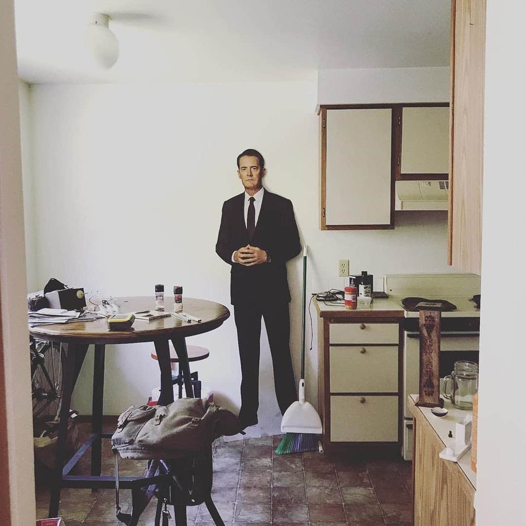 カイル・マクラクランさんのインスタグラム写真 - (カイル・マクラクランInstagram)「At least you didn’t put Coop in a corner, @tunnellvisions!」6月29日 23時38分 - kyle_maclachlan