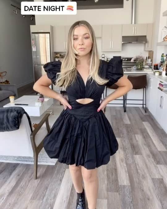 トーリ・ウェブスターのインスタグラム：「summer outfit ideas 🤍 which look is your fave? ✨1, 2, 3, or 4 💁🏼‍♀️ available @revolve」