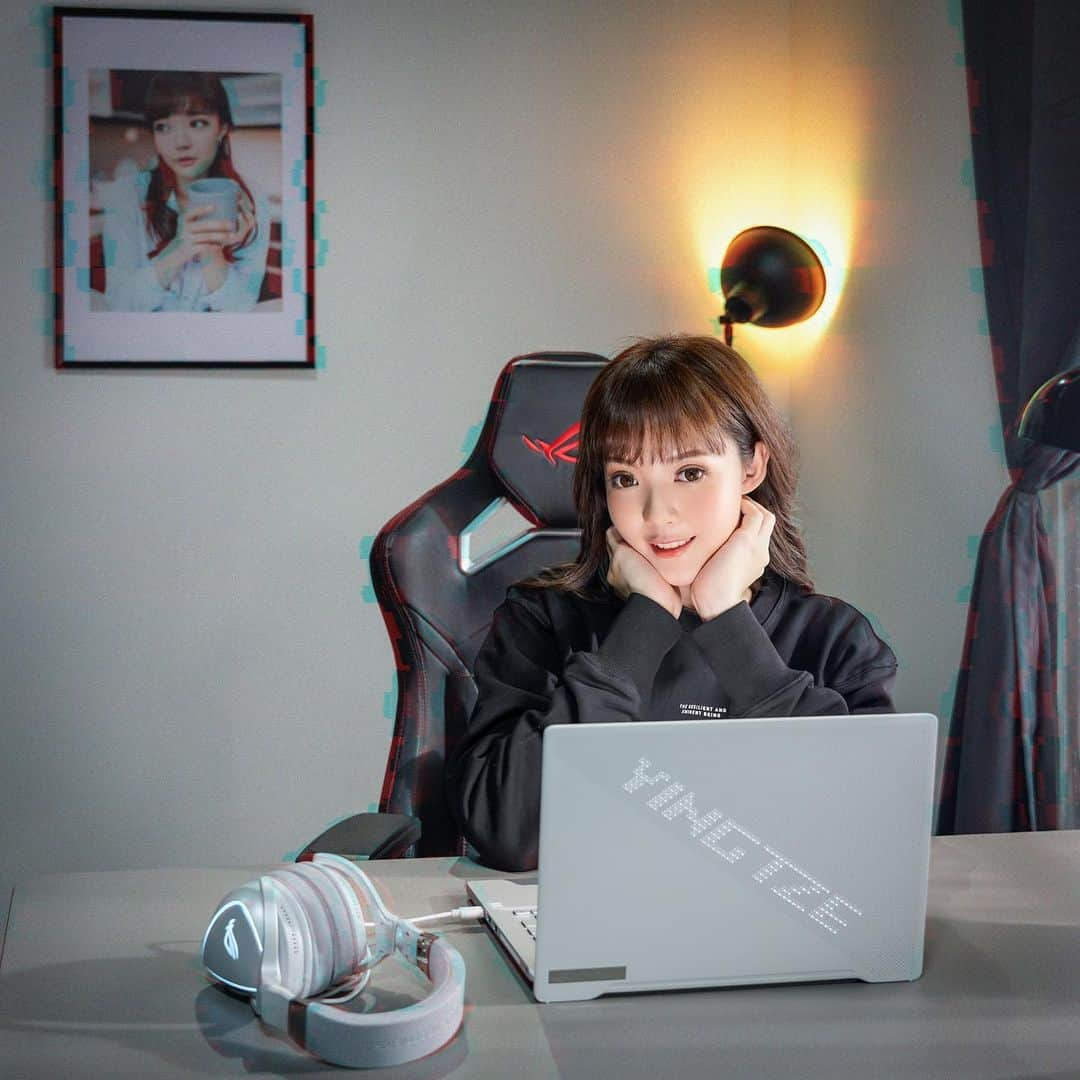 YingTzeさんのインスタグラム写真 - (YingTzeInstagram)「I can now display my name “ YingTze “ with ROG Zephyrus G14’s Anime Matrix ! How cool is that ?! _  Discover #ROG #ZephyrusG14 !The world's most powerful 14-inch laptop. Is now available in Malaysia! Are you ready for it?  Featuring: AniMe Matrix LED Display Up to AMD Ryzen 9 4900HS Up to Nvidia GeForce RTX 2060 Max-Q #ROGMyStyle #Windows10  Check out the full collection of @asusrogmalaysia X @stonedandco latest collaboration apparels#StonedXROG #ROGMY #rogmykol」6月30日 0時01分 - yingtze