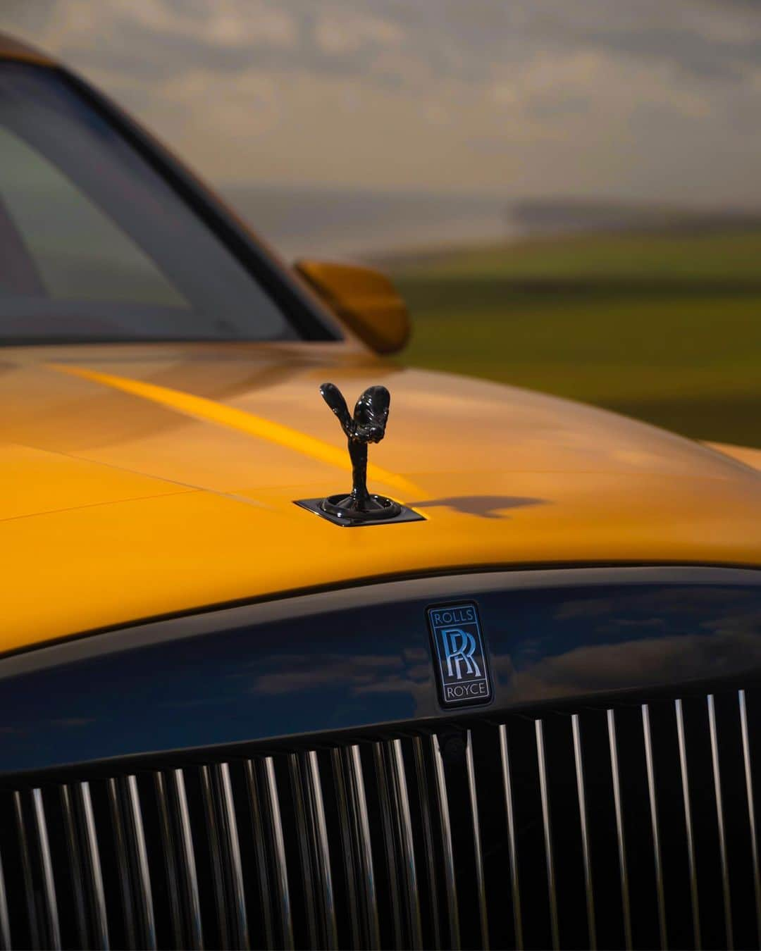 ロールス・ロイスさんのインスタグラム写真 - (ロールス・ロイスInstagram)「Presenting Black Badge⁣⁣ Cullinan Capella⁣ —⁣⁣⁣ The evening sky holds a single entity that outshines all others. Capella, a yellow star eighty times more dazzling than the sun, is the guiding light and inspiration behind this one-of-one motor car.⁣⁣ ⁣⁣ #RollsRoyceCullinan #BlackBadge   —   NEDCcorr (combined): CO2 emission: 330-328 g/km; Fuel consumption: 19.5 mpg / 14.5 l/100km *   WLTP (combined): CO2 emission: 361-344 g/km; Fuel consumption: 17.8-18.6 mpg / 15.9-15.2 l/100km #」6月30日 0時15分 - rollsroycecars