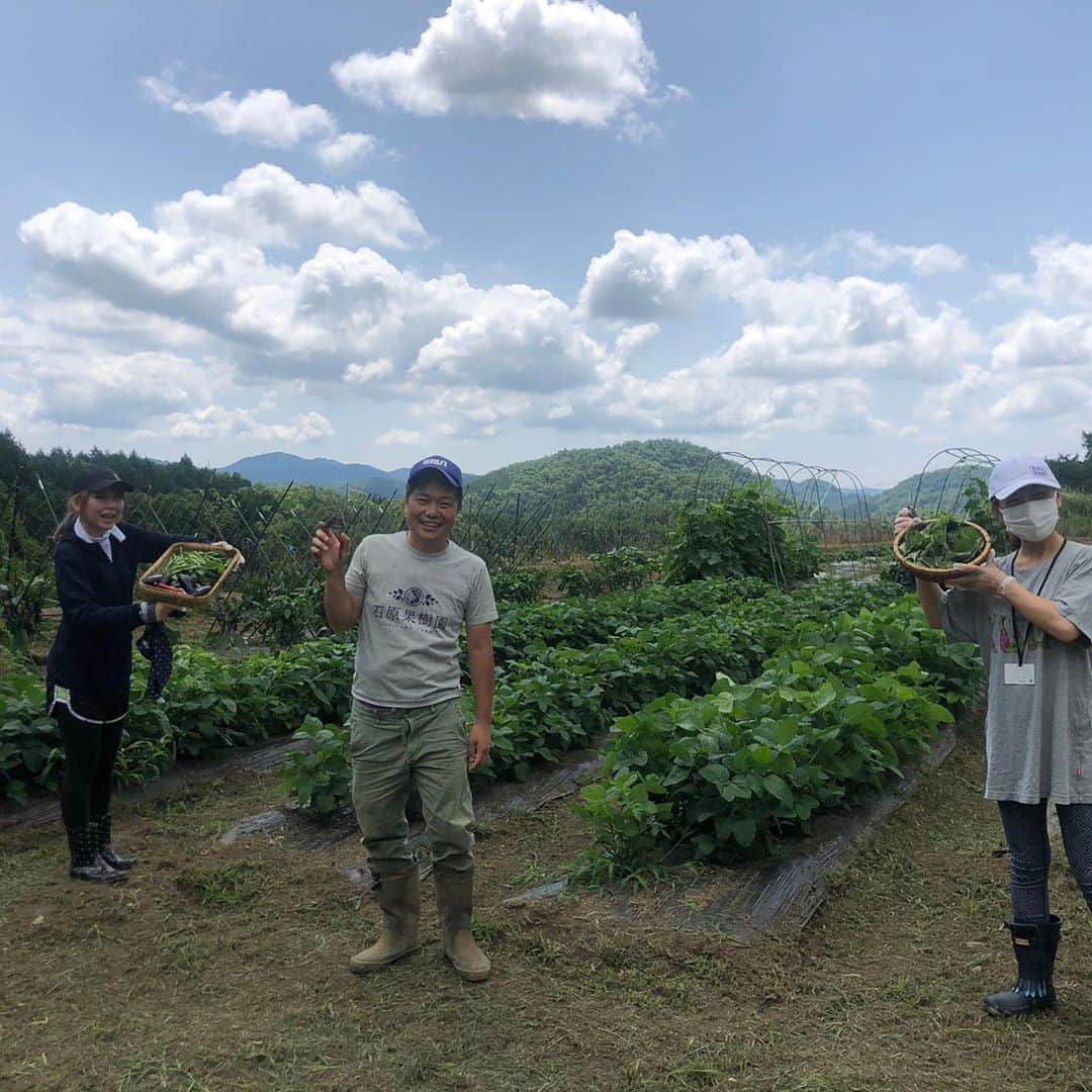 土肥ポン太さんのインスタグラム写真 - (土肥ポン太Instagram)「ポン太villageに後輩のあやつるぽんちゃんがお姉さんを連れて、収穫体験に来てくれました〜👏野菜の説明でイキらしてもらいました〜♬収穫体験の後は、ピザを作っておもてなし〜🍕 ポン太villageを満喫してくれました😊 #ポン太ビレッジ#ポン太village#土肥ポン太#ポン太青果#あやつるぽん#収穫体験#農業体験」6月30日 0時10分 - dohi_ponta