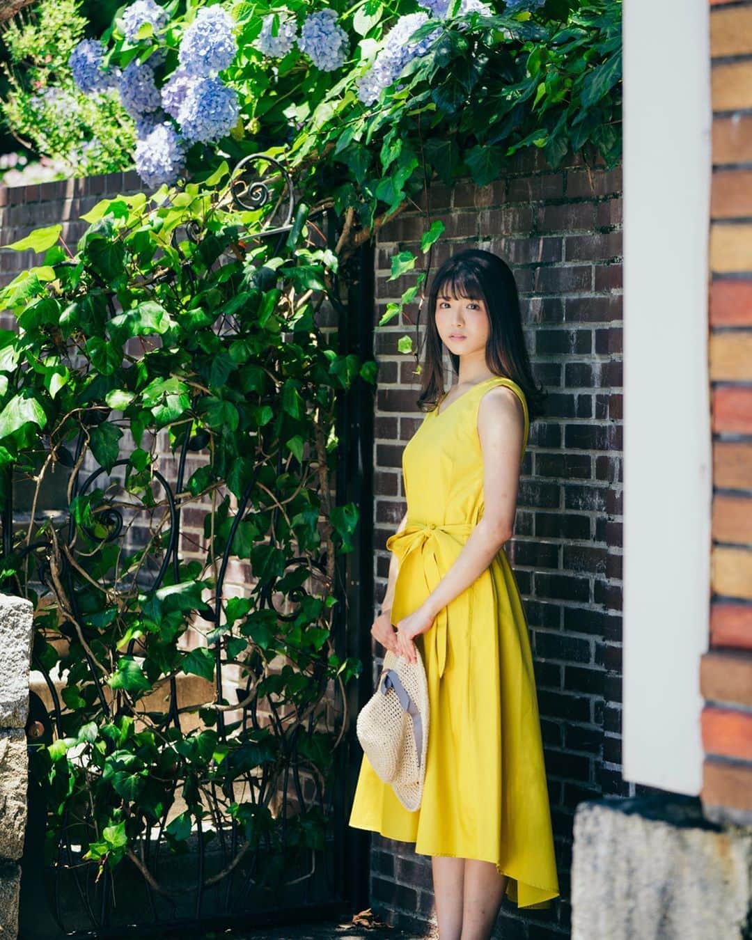 山本ゆうかのインスタグラム：「.﻿ ﻿ ﻿ ﻿ ﻿ 黄色が好きです！！！！﻿ (タマゴサンドの玉子の色は苦手)﻿ ﻿ ﻿ ﻿ これロイヤルパーティーのやつやでぇ〜﻿ そんなに高くなかったよぉ〜！﻿ 黄色が好きすぎてすぐ買った﻿ ﻿ ﻿ ﻿ ﻿ ﻿ ﻿ #黄色ワンピース #麦わら帽子 #麦藁帽子 #夏の思い出 #紫陽花 #神戸北野 #北野異人館 #アジサイ #royalparty  #portrait #ポートレート #ポートレートモデル  #関西サロモ #被写体 #ポートレートしま専科  #ビジョビ #キリトリセカイ #スクリーンに恋して #カメラマンさんと繋がりたい  #サロモ募集中  #portraitphotography #good_portraits_world  #instagood #instaportrait #lovers_nippon  #イチナナライブ #17live #ビゴライブ #ポコチャ」
