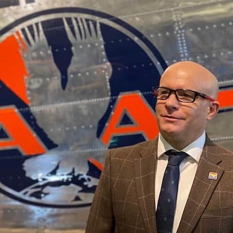 アメリカン航空のインスタグラム：「“We will continue raising awareness until the world recognizes that gay rights are human rights.” —#AATeam Member David Cox  David Cox, a Flight Service manager, is the global lead of our Pride Employee Business Resource Group, representing 21 chapters of LGBTQ team members and their allies throughout the world. He's passionate about advocating for LGBTQ issues and building an inclusive community, especially during #PrideMonth. Link in bio for more.」