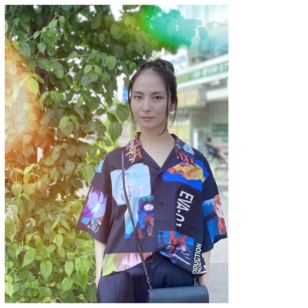 芥川舞子さんのインスタグラム写真 - (芥川舞子Instagram)「#xgirl と #エヴァンゲリオン のコラボシャツ買っちゃった！秀逸すぎる。 . 家族みんな似合ったので、全員で着回すことにした。 相変わらず、クセのあるデザインばかりにチャレンジしたくなってしまう。。。 . . #自転車乗ってた男子は二度見 #当然」6月30日 0時37分 - maiko.akutagawa