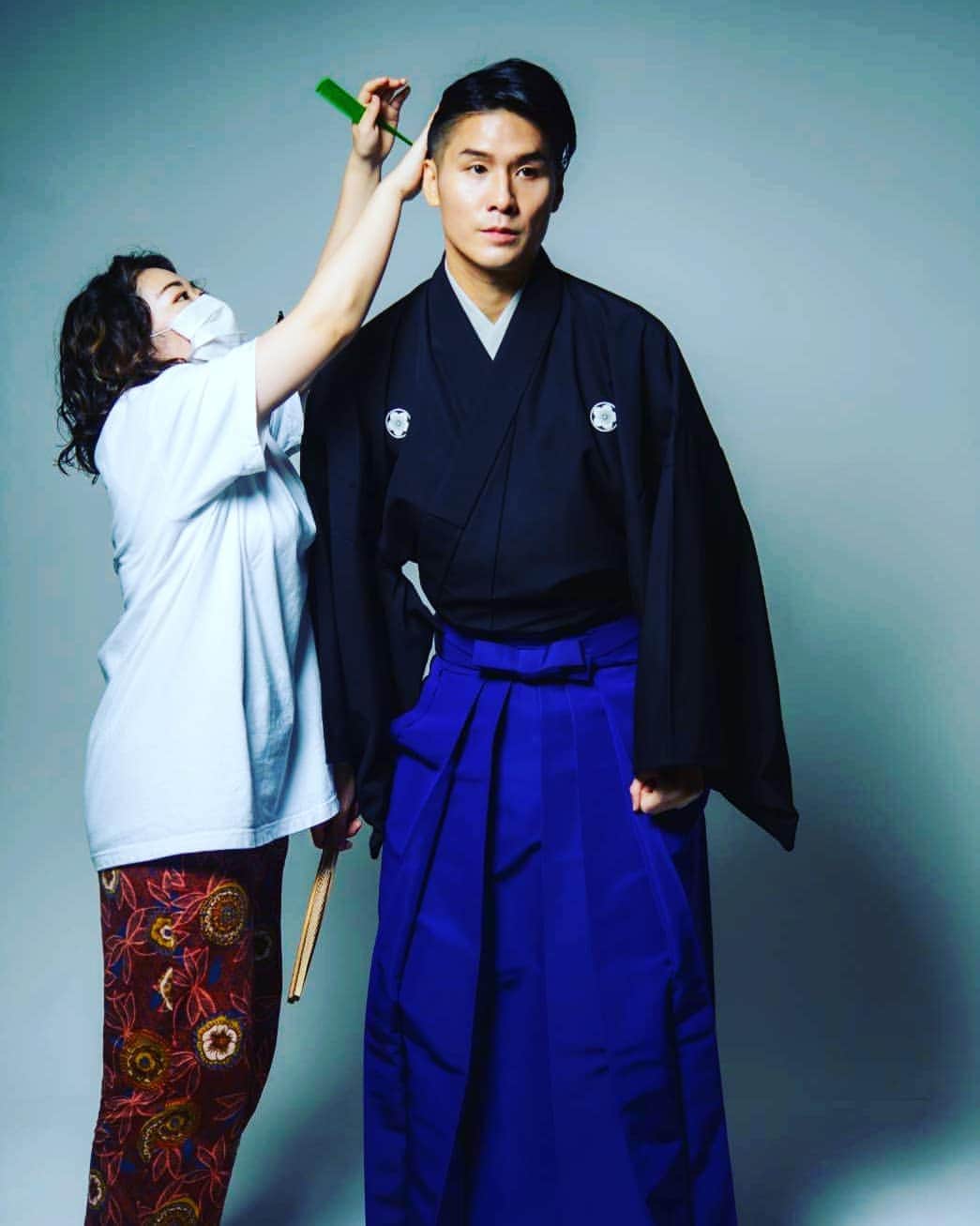 梅川壱ノ介（舞踊家）のインスタグラム：「𝐒𝐡𝐨𝐨𝐭𝐢𝐧𝐠 ￣￣￣￣￣￣￣￣￣￣￣￣￣￣￣￣￣￣￣￣￣ 先日の撮影の一コマ  Photo by @cotaroishii  #梅川壱ノ介  #石井小太郎 #撮影」