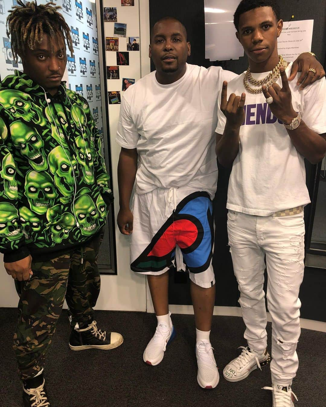 DJ Selfさんのインスタグラム写真 - (DJ SelfInstagram)「@juicewrld999 RIP one hell of a day at @power1051  @artisthbtl congratulations 🍾 #MLM」6月30日 0時57分 - djself