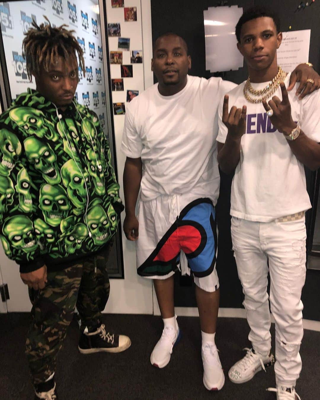 DJ Selfさんのインスタグラム写真 - (DJ SelfInstagram)「@juicewrld999 RIP one hell of a day at @power1051  @artisthbtl congratulations 🍾 #MLM」6月30日 0時57分 - djself