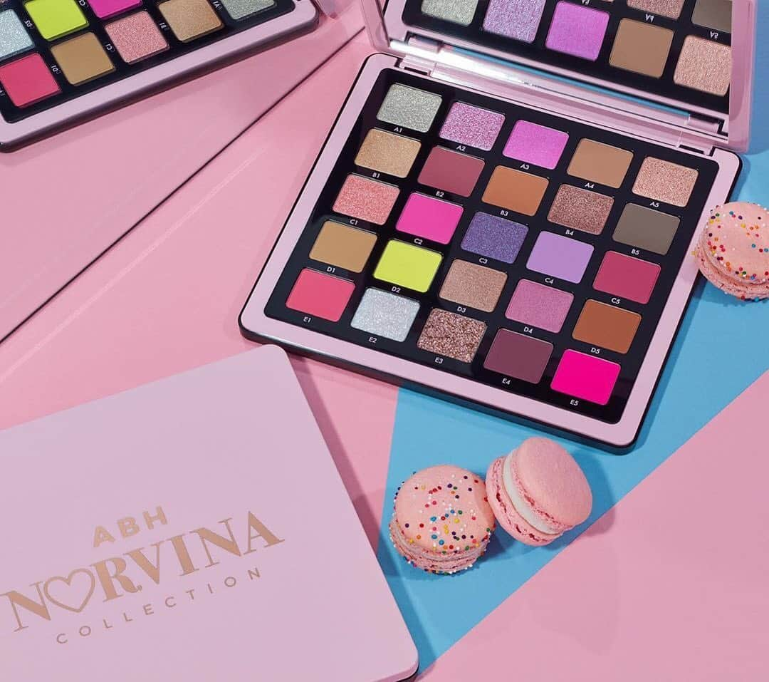 セフォラさんのインスタグラム写真 - (セフォラInstagram)「La palette Norvina Pro pigment Vol. 4 @anastasiabeverlyhills et ses 15 fards hautement pigmentés aux nuances florales 💐 est en avant-première sur sephora.fr et prochainement en magasin. Commente 💗 si tu la veux absolument ! . Uniquement chez SEPHORA. #Regram @norvina #SephoraFrance #SephoraLovesAnastasia #OnlyAtSephora」6月30日 1時00分 - sephorafrance