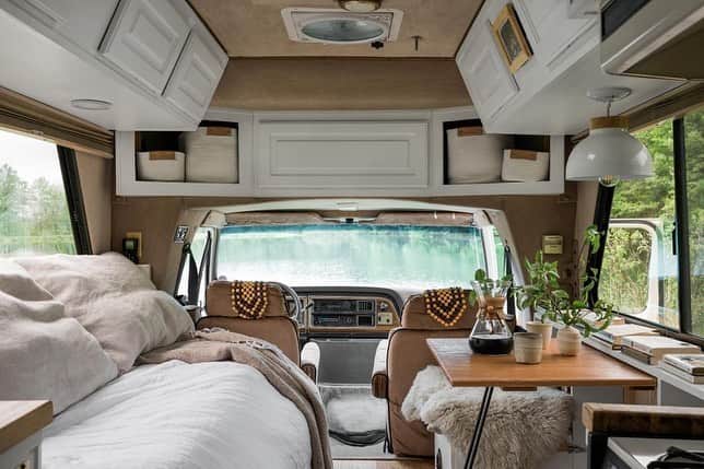 HGTVさんのインスタグラム写真 - (HGTVInstagram)「Stylist and decorator Courtney Favini Lichty (@courtneylichty) transformed a 30-year-old camper into her own ‘70s-inspired boho dream home on wheels. 😍 See the before-and-after pics and get ideas for your own mobile getaway at the link in our bio. 🚐⁠⠀ ⁠⠀ #vanlife #camper #boho #homeonwheels #makeovers⁠⠀」6月30日 1時01分 - hgtv