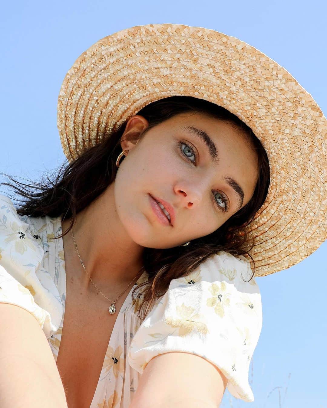 Amelia Zadroのインスタグラム：「Last Tuesday I got to see a friend irl for the first time since March!!! This is what @lenarachoudhury & I created 💛 (See full shoot on my blog)」