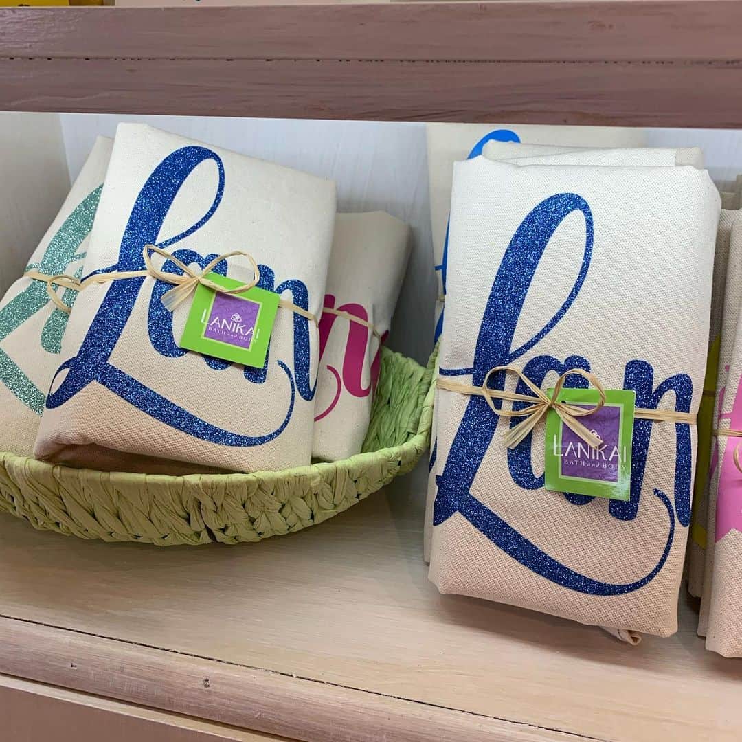 Lanikai Bath and Bodyさんのインスタグラム写真 - (Lanikai Bath and BodyInstagram)「Beachworthy totes! In store only. #summertime #lanikaibathandbody」6月30日 1時08分 - lanikaibathandbody