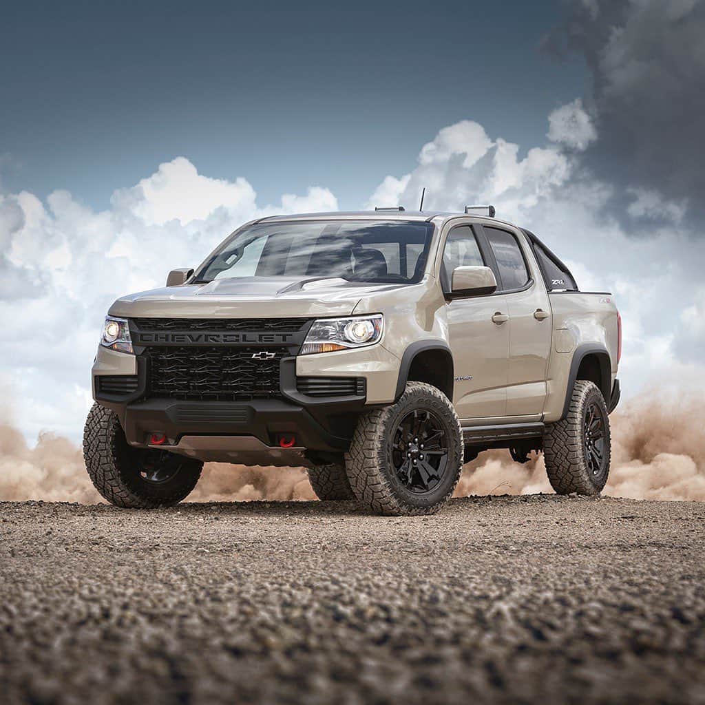 シボレーのインスタグラム：「What it means to take things "offline." Introducing the 2021 #ChevyColorado #ZR2.  Link in bio.」