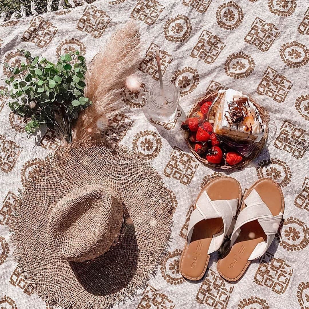 トムズシューズのインスタグラム：「Made for summer days ☀️ // #regram: @lovingthreelittles」